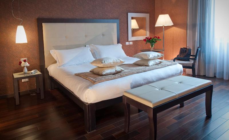Classic Double Room image 1