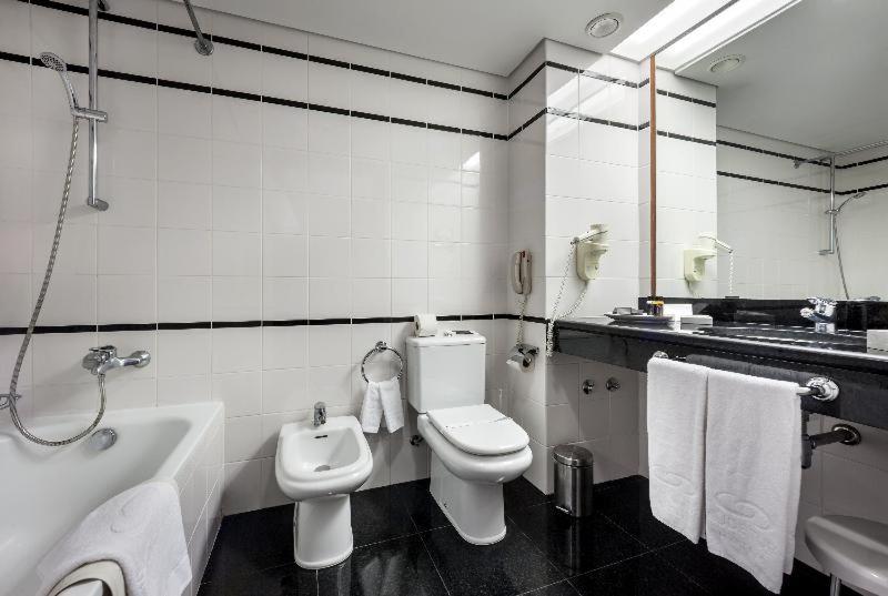 Room #3916329 image 1