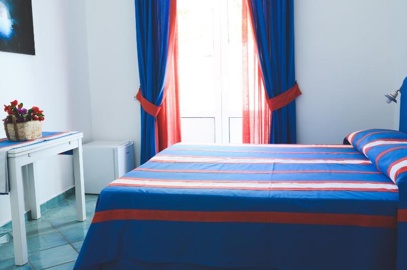 Double Room image 4