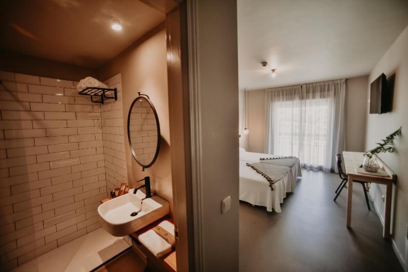 Double Room image 3