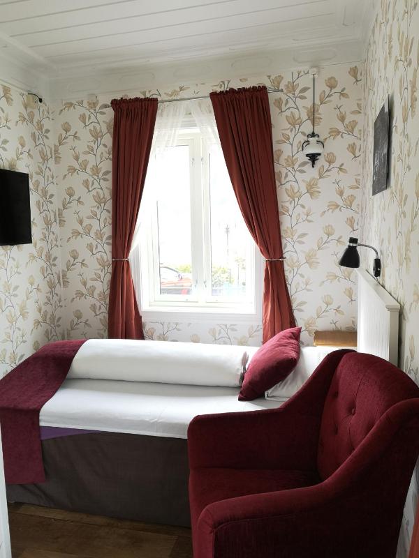 Single Room image 3