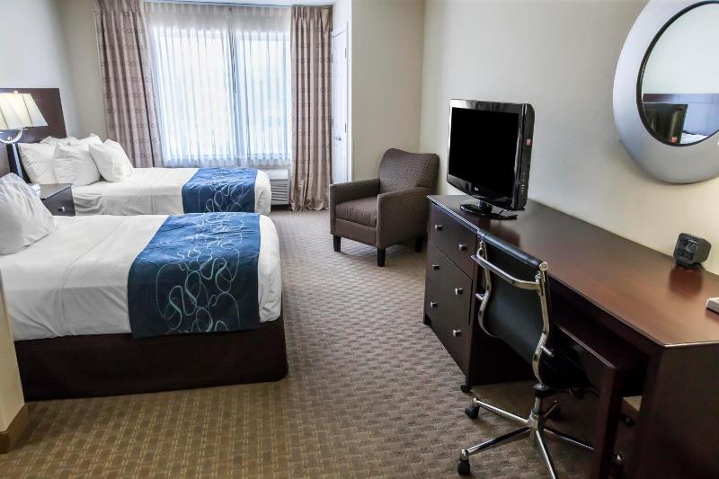 Double Suite with Two Double Beds image 2
