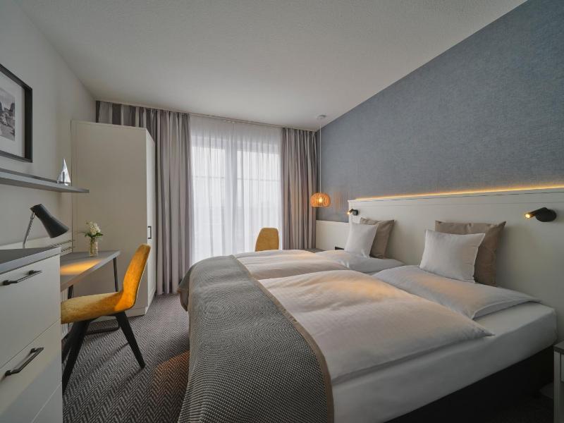 Double Room image 1