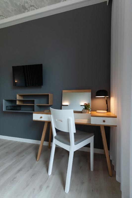 One-Bedroom Apartment image 2