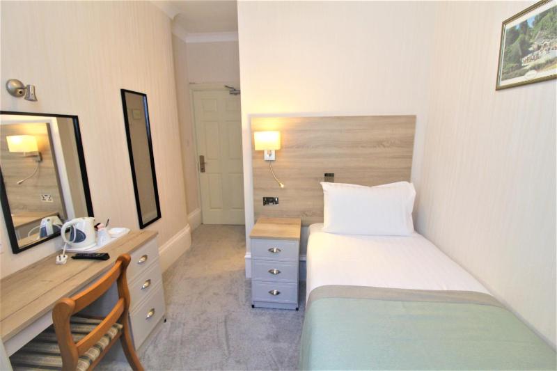 Single Room image 2