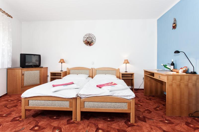 Double Room image 4