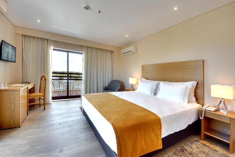 Double or Twin Room image 3
