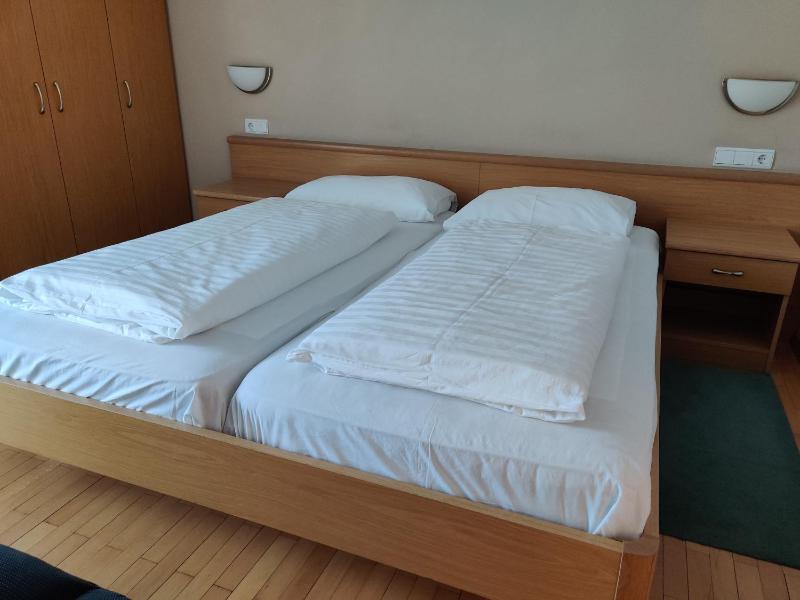 Standard Double Room image 1