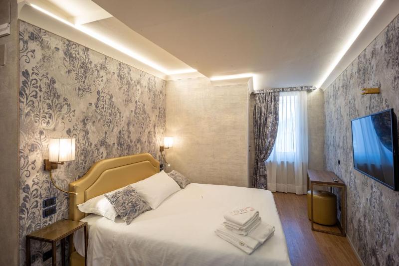 Double or Twin Room image 3