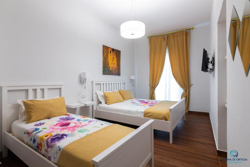 Triple Room with Balcony image 4