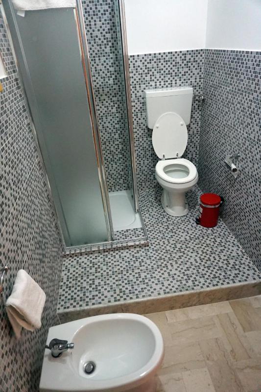 Classic Quadruple Room image 4