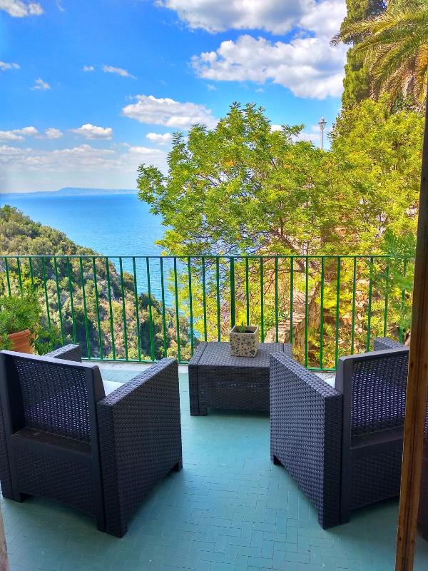 Double Room with Balcony and Sea View image 2