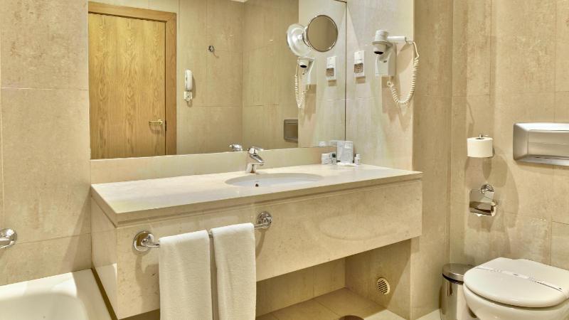 Suite (2 Adults + 2 Child up to 12 years) image 4