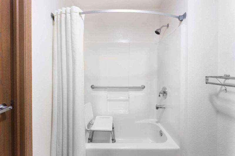 King Room - Mobility Access/Non-Smoking image 2