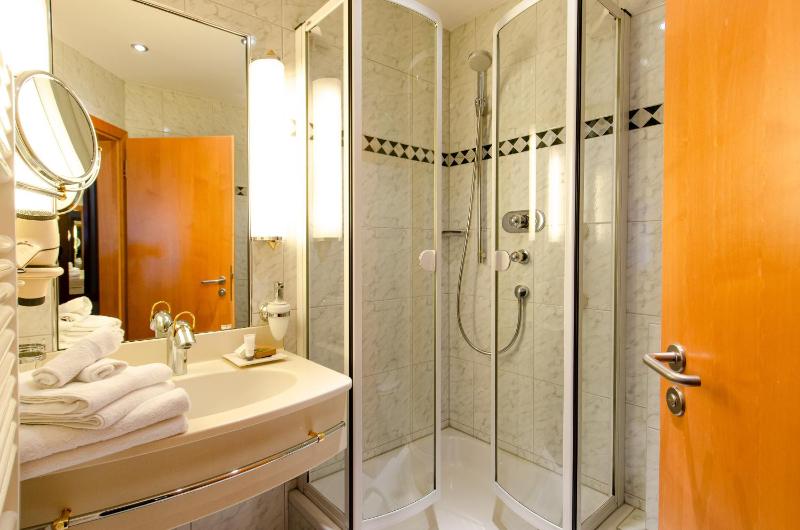 Double Room with Private Bathroom image 2