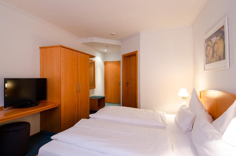 Double Room with Private Bathroom image 4