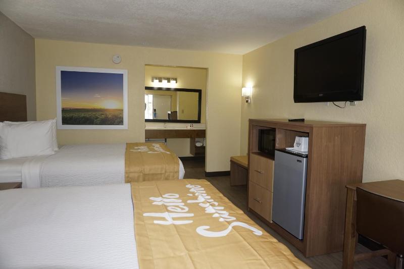 Standard Double Room image 3