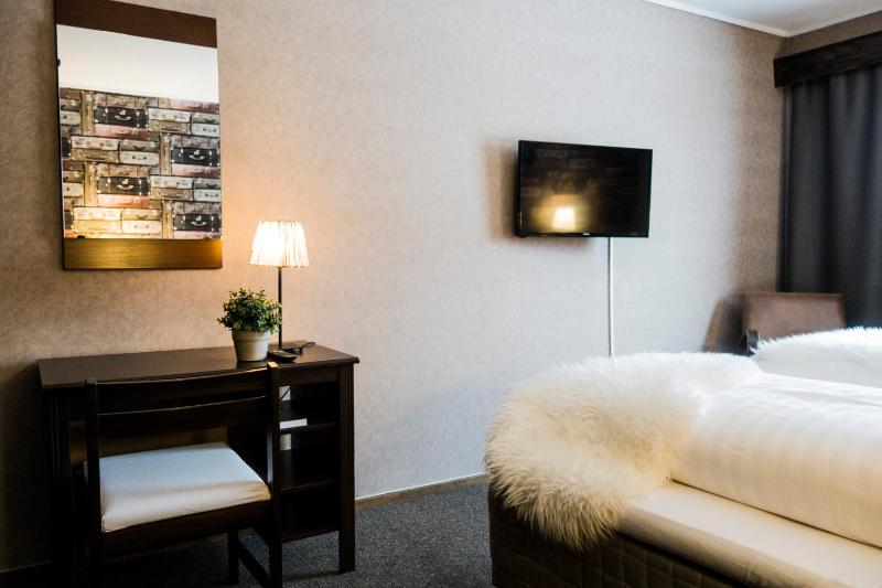 Twin Room image 2
