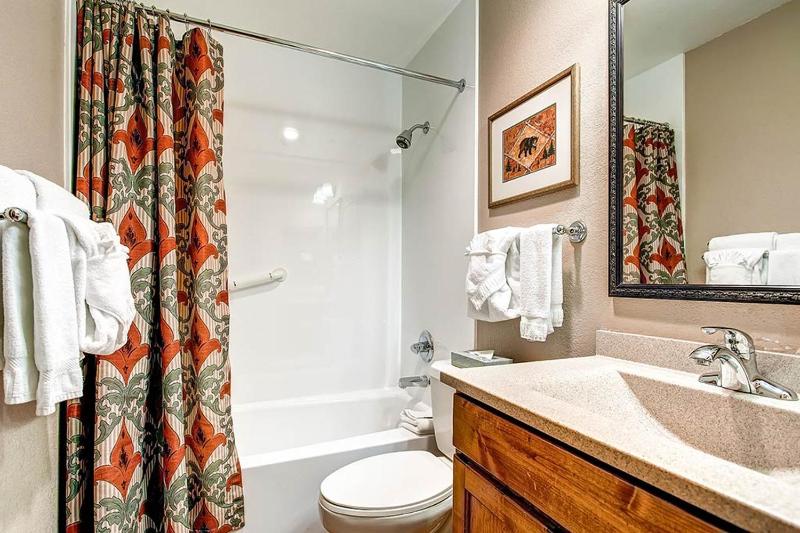 One-Bedroom Apartment image 2