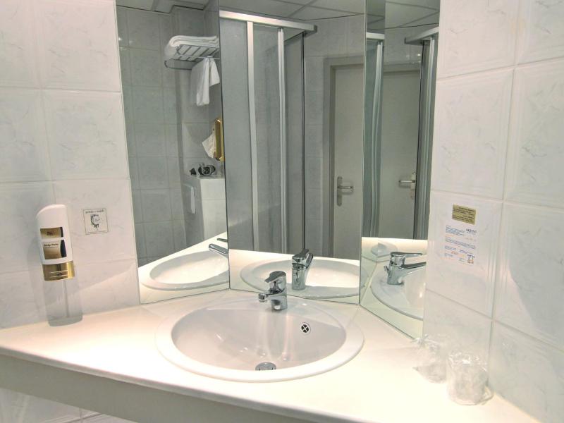 Double Room image 4