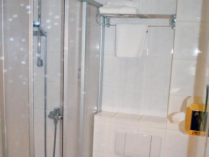 Double Room image 2