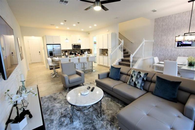 Five-Bedroom Townhouse image 2