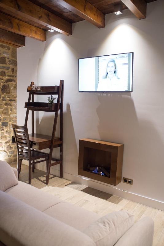 King Studio with Sofa Bed image 3