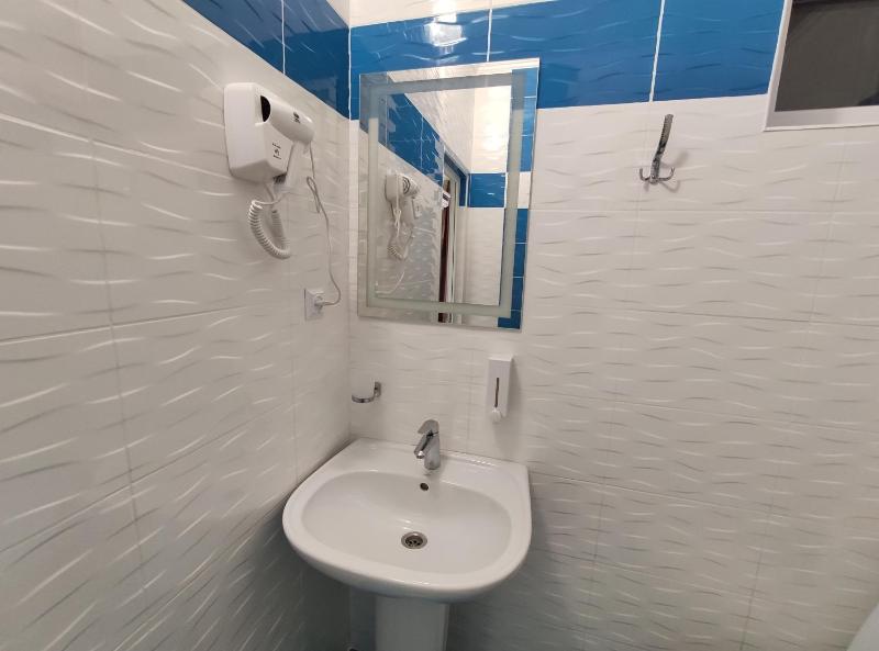 Triple Room with Balcony image 4