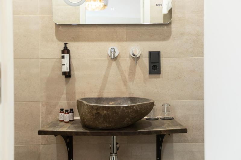 Quentin Leidse Square Hotel - image 2