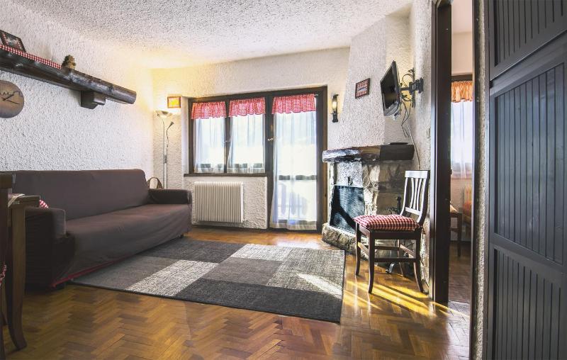 One-Bedroom Apartment image 2
