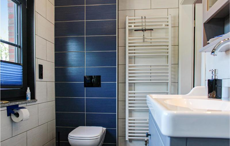 One-Bedroom Apartment image 3