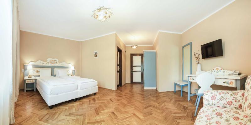 Superior Double Room image 3