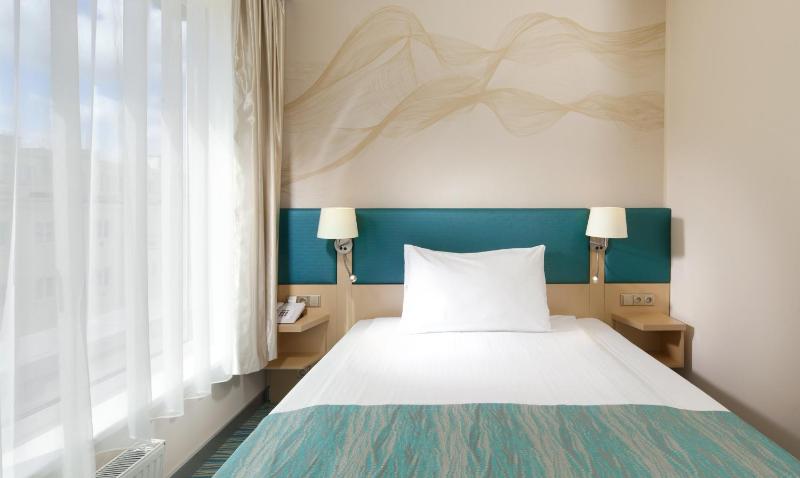 Standard Queen Room image 2