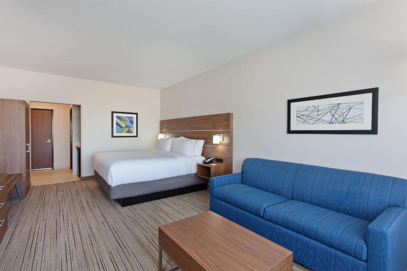 Standard King Room with Extra Space image 3