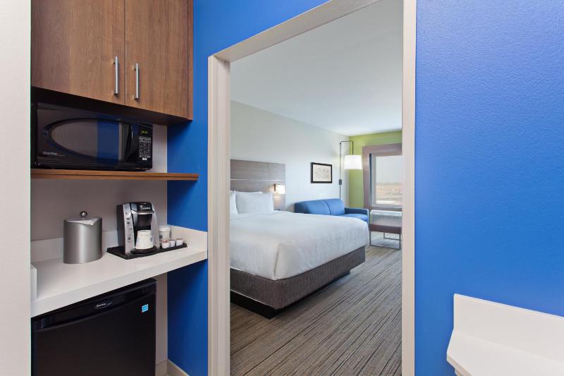 Standard King Room with Extra Space image 2