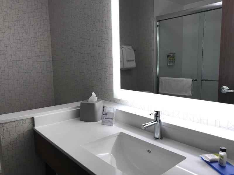 Holiday Inn Express And Suites Phoenix - Airport North By IHG - image 25