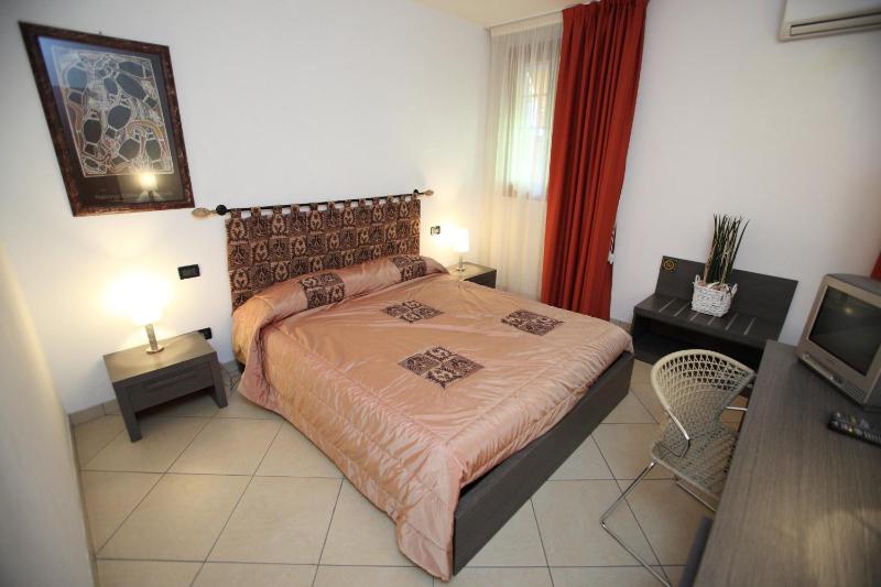 Double Room image 4