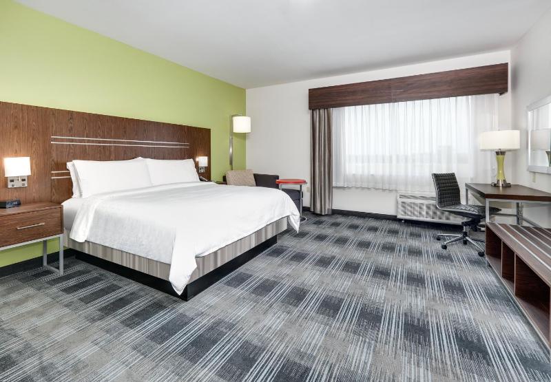 Standard King Room image 2