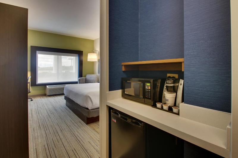 King Room - Mobility Access/Roll in Shower - Non-Smoking image 1