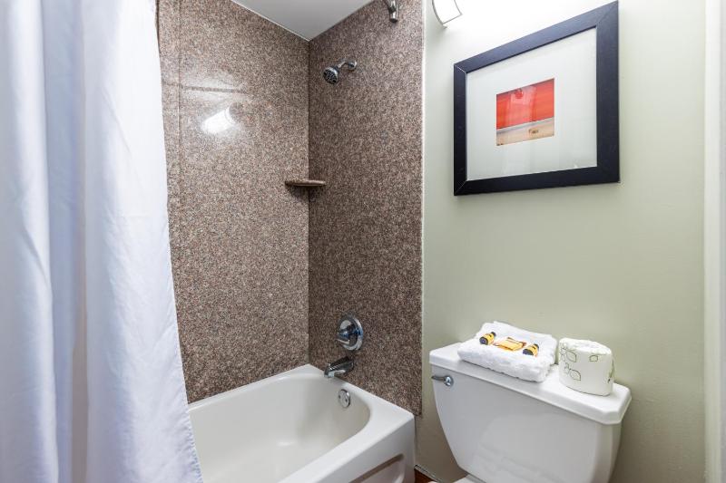 King Room with Ocean View - Non-Smoking image 2