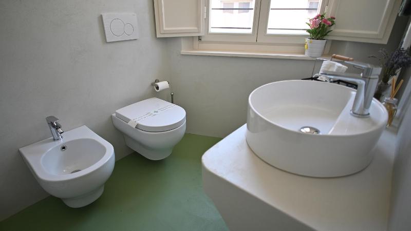 Double Room image 3