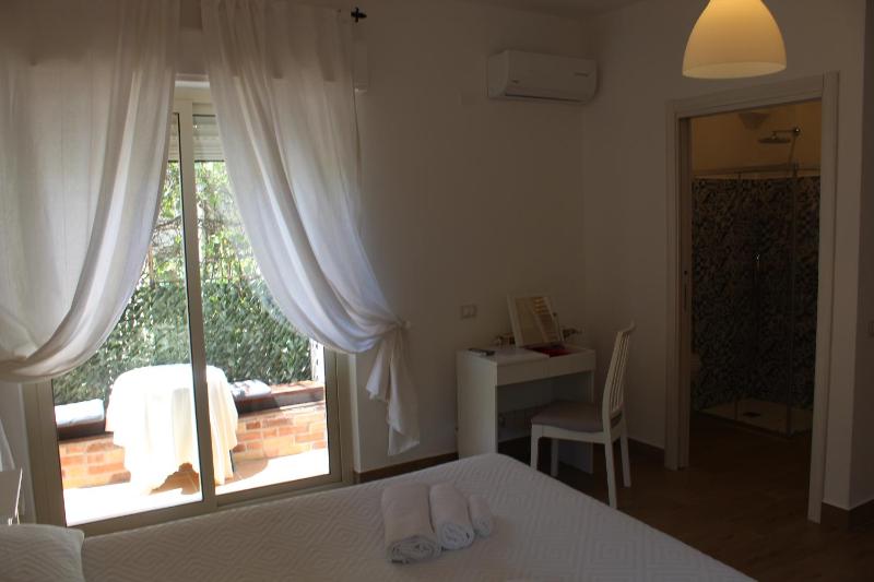 King Room image 3