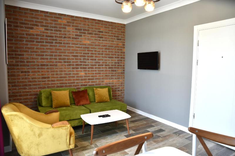 One-Bedroom Apartment image 3