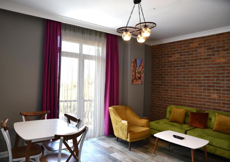 One-Bedroom Apartment image 2