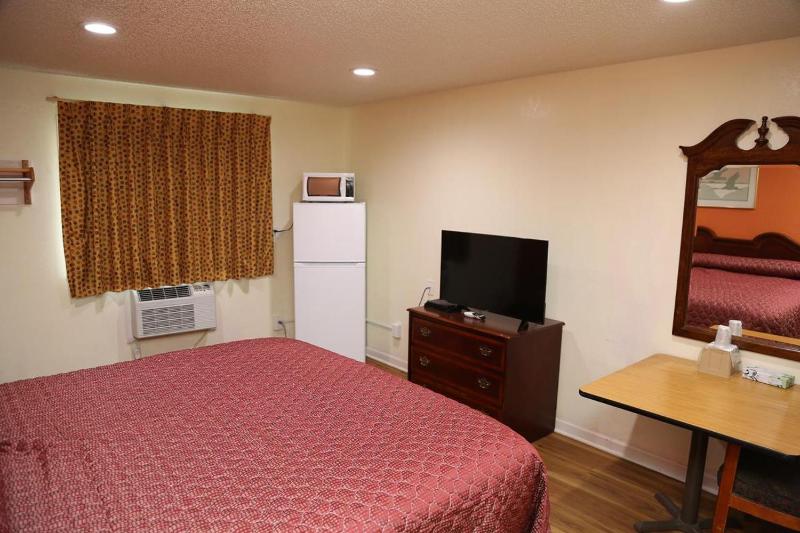 King Room - Non-Smoking image 4