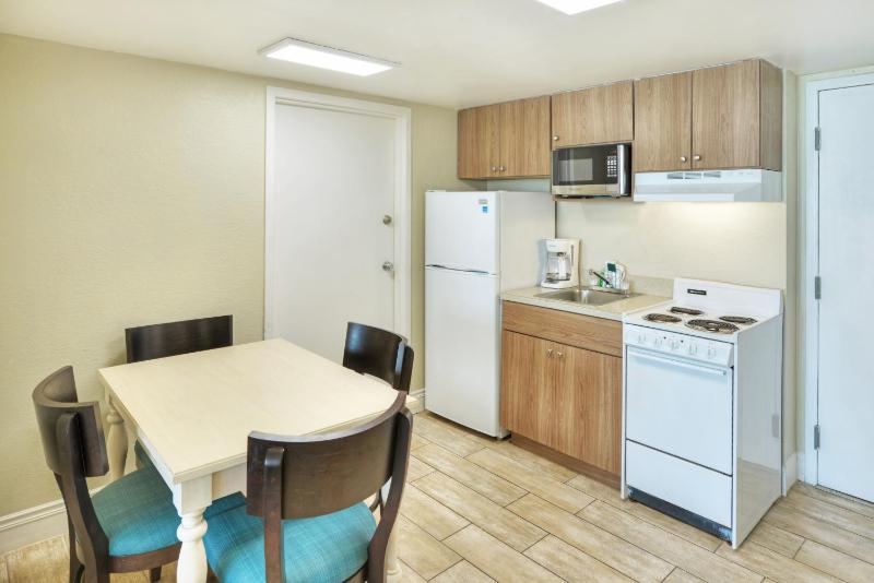 Deluxe Room with Kitchen - Ocean View image 3