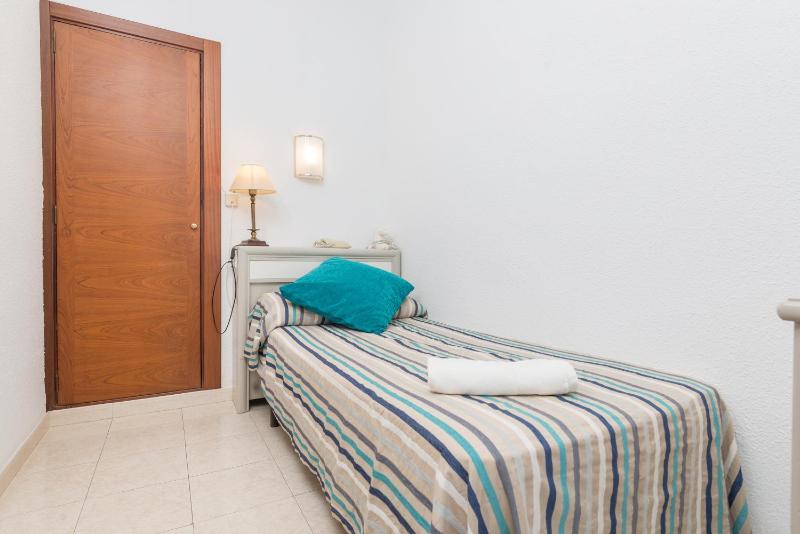 Single Room image 3