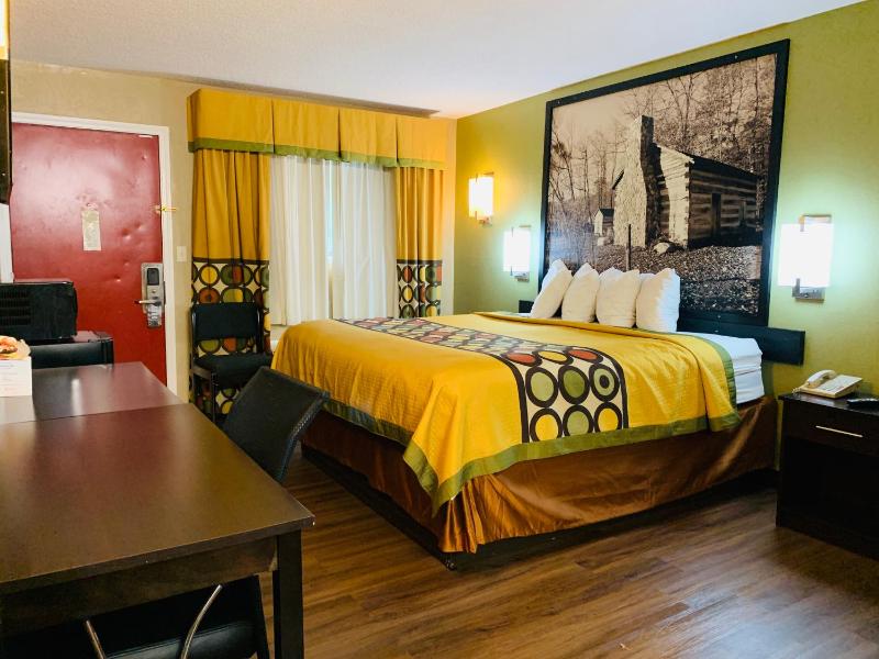 King Room - Non-Smoking image 2