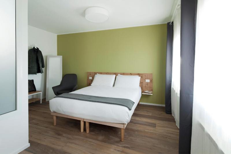 Double Room with Private Bathroom image 4