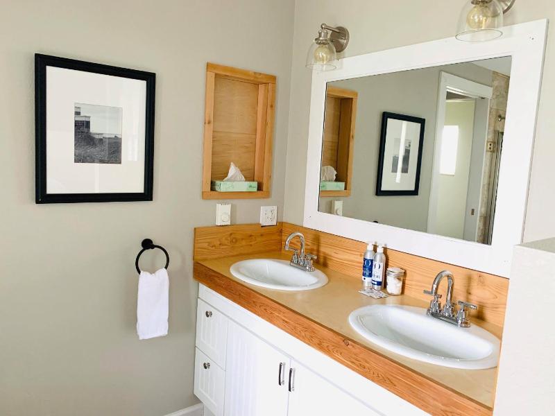 Three-Bedroom Townhouse image 2